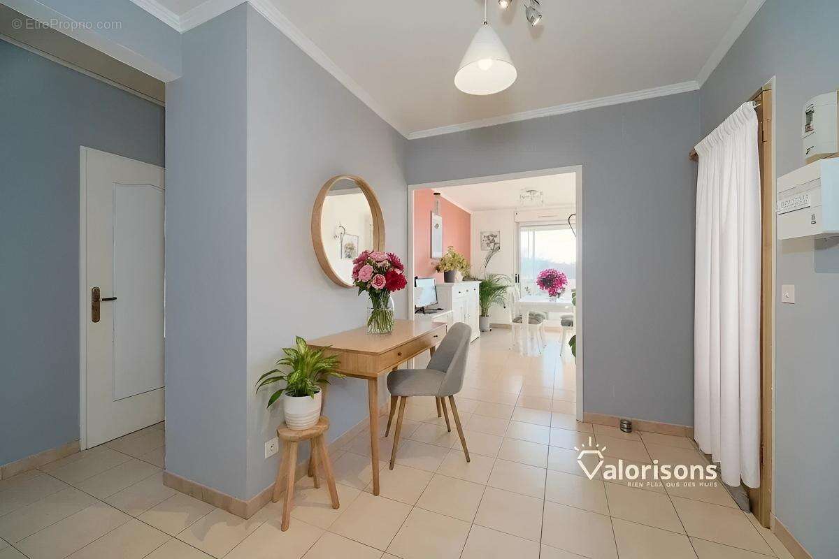 Appartement à MEYZIEU