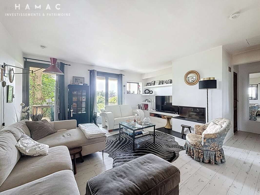 Maison à LA TOUR-DE-SALVAGNY