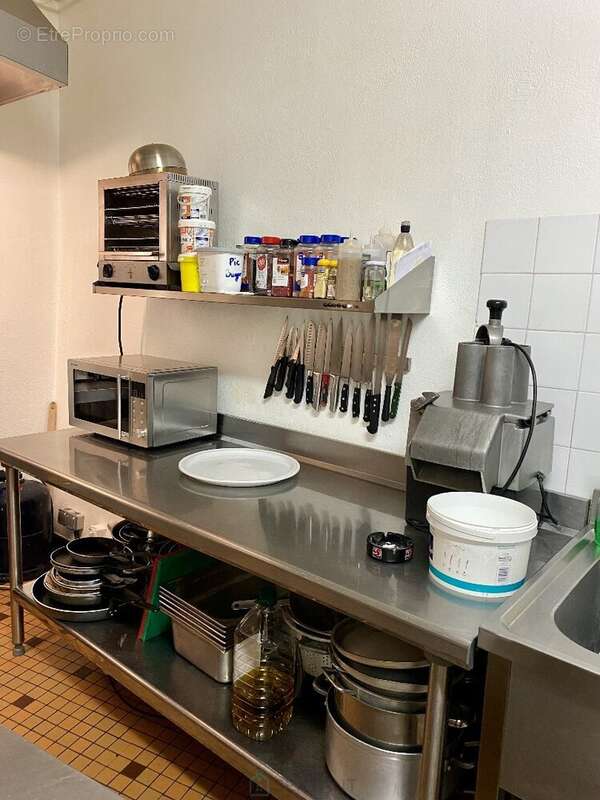 Commerce à LA ROCHE-BLANCHE