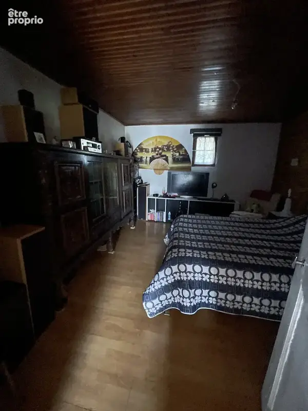 Urgent: Un véritable havre de paix offrant de beaux volumes et un fort potentiel ! - photo 14