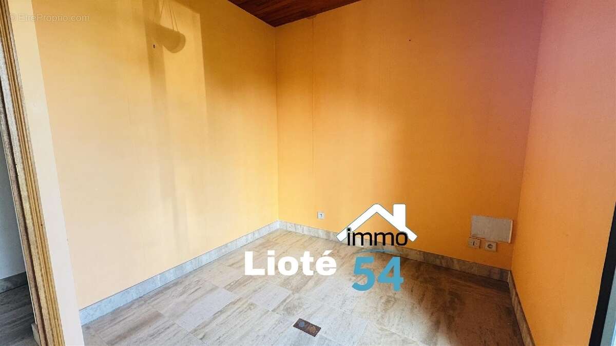 Maison à CREVECHAMPS