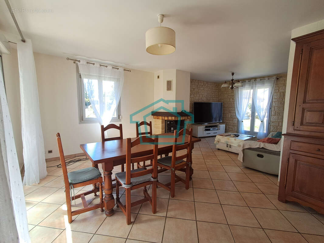 Maison à HOUDAN