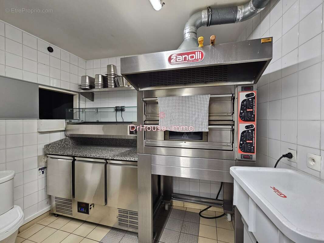 Commerce 165 m² à Saint-Savin  - photo 4
