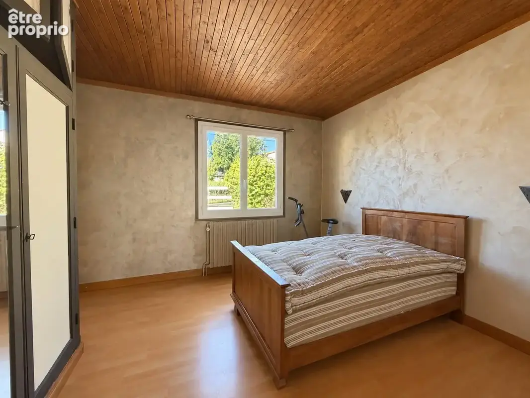 Maison 6 pièces 125 m² à vendre à Voulgezac (16250) - photo 7