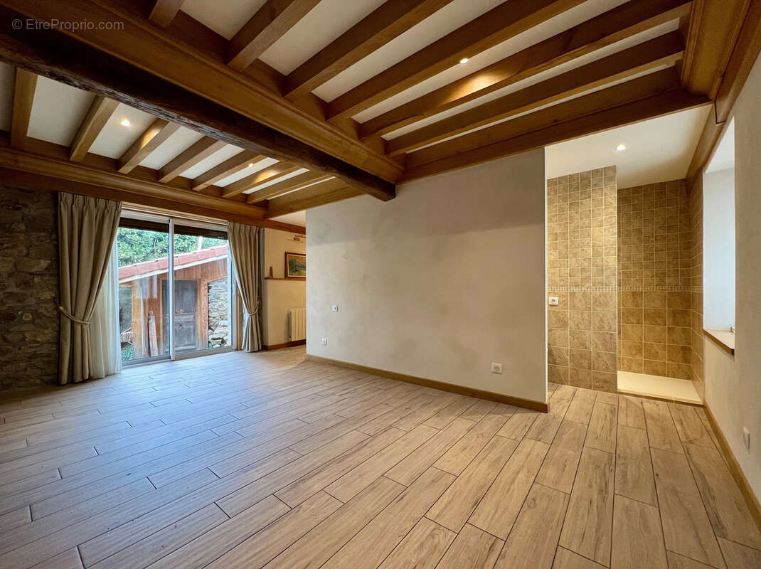 Maison à LA TOUR-EN-JAREZ