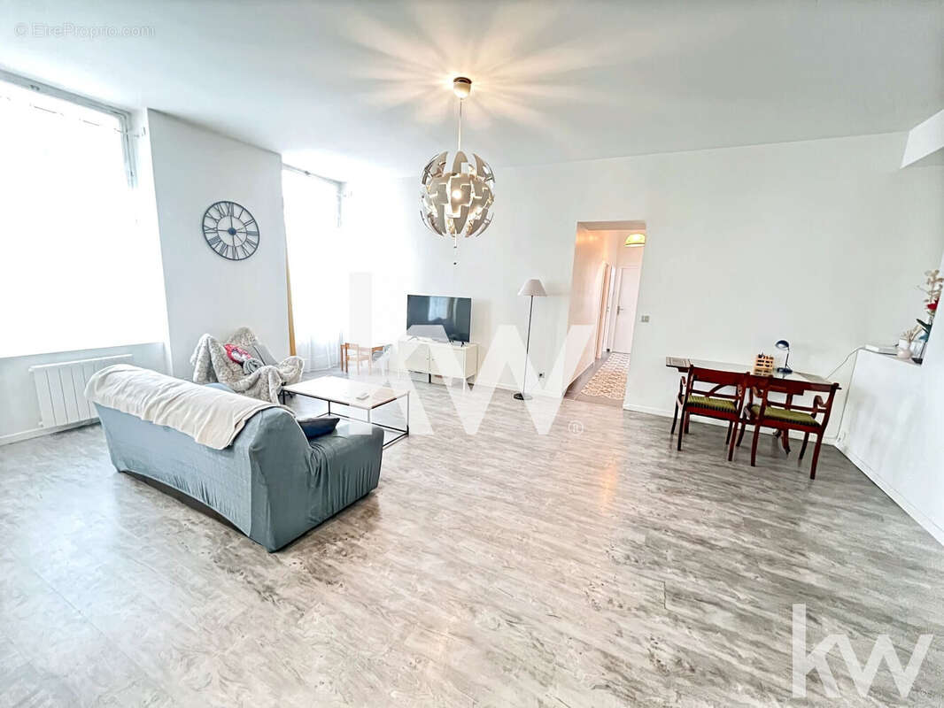 Appartement 118 m² à Saint-Etienne  - photo 2
