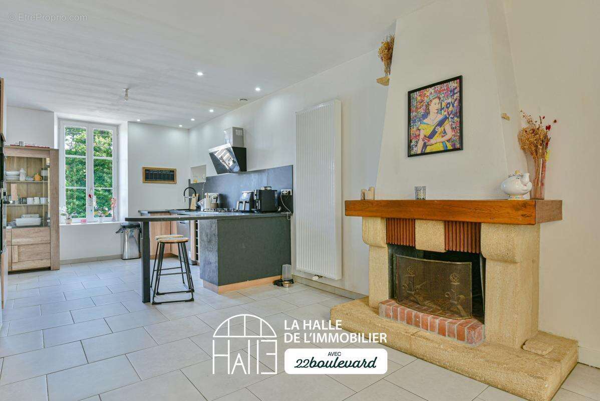 Maison 7 pièces 202 m² à vendre à Peyrilhac (87510) - photo 3
