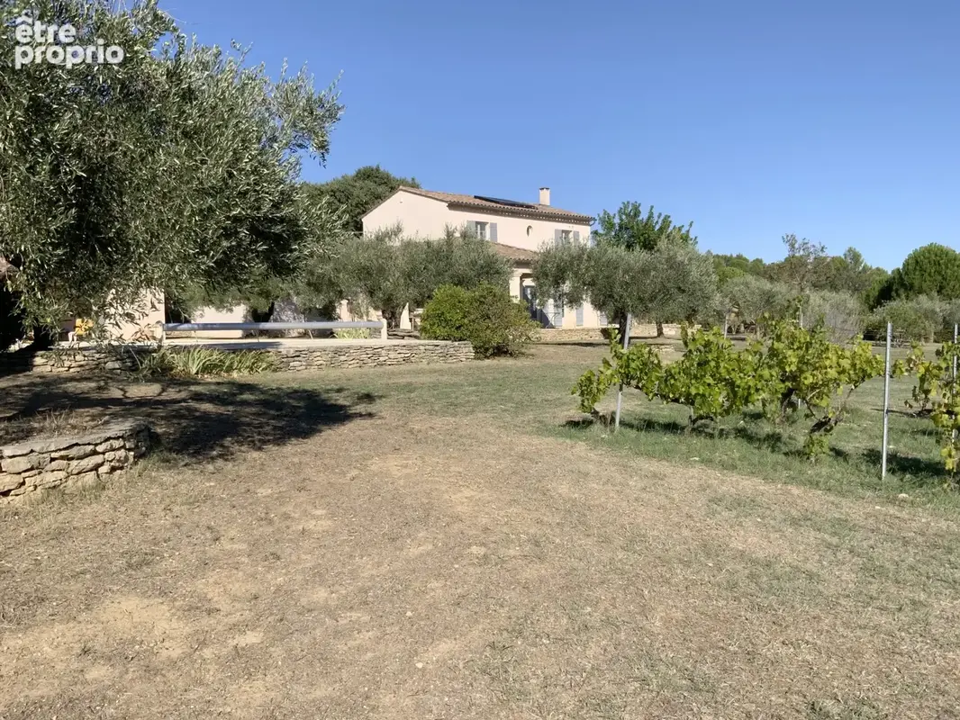 Propriété située à Uzès dans un secteur résidentiel. - photo 24