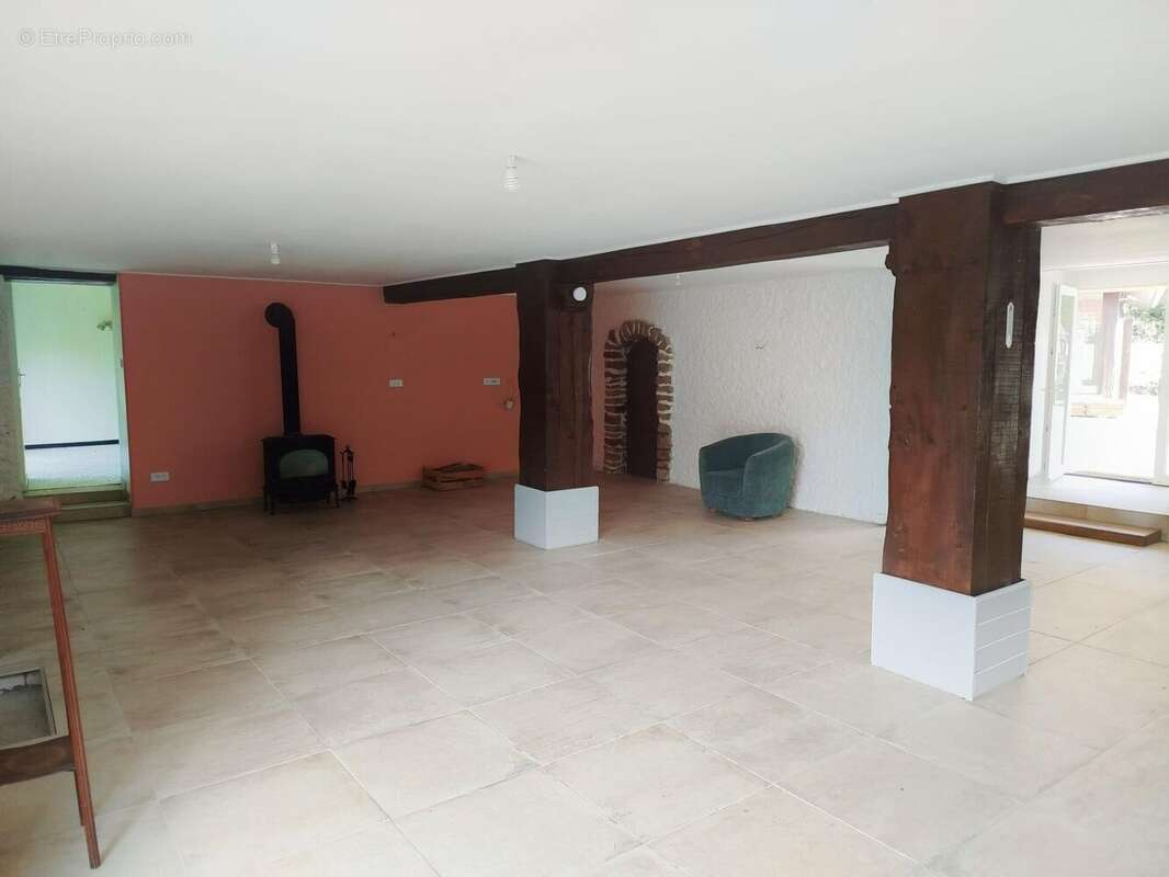Maison 305 m² à Lachaux  - photo 6