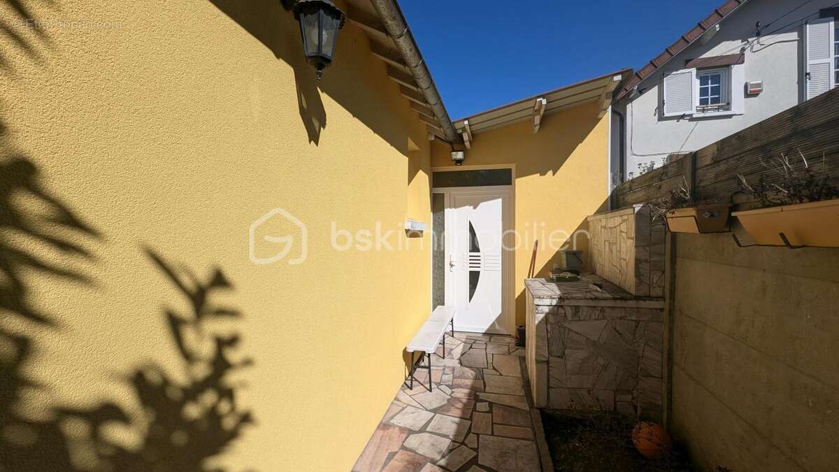Maison et locaux d'activités - photo 3