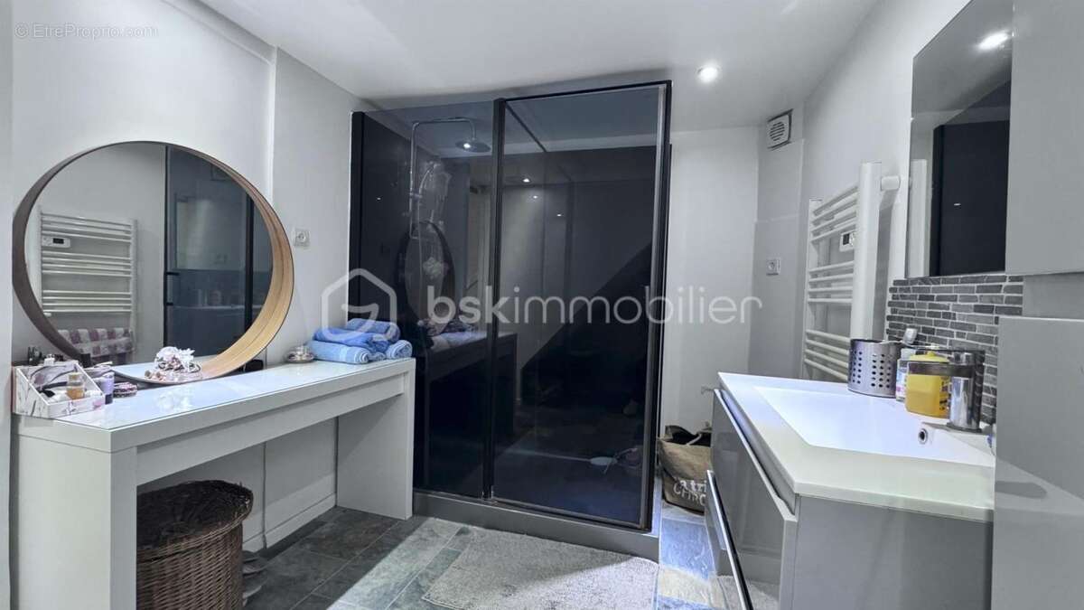 Achat Maison de caractère rénovée  179 m² 4 chambres Terrain arboré avec piscine à Toulon - photo 9