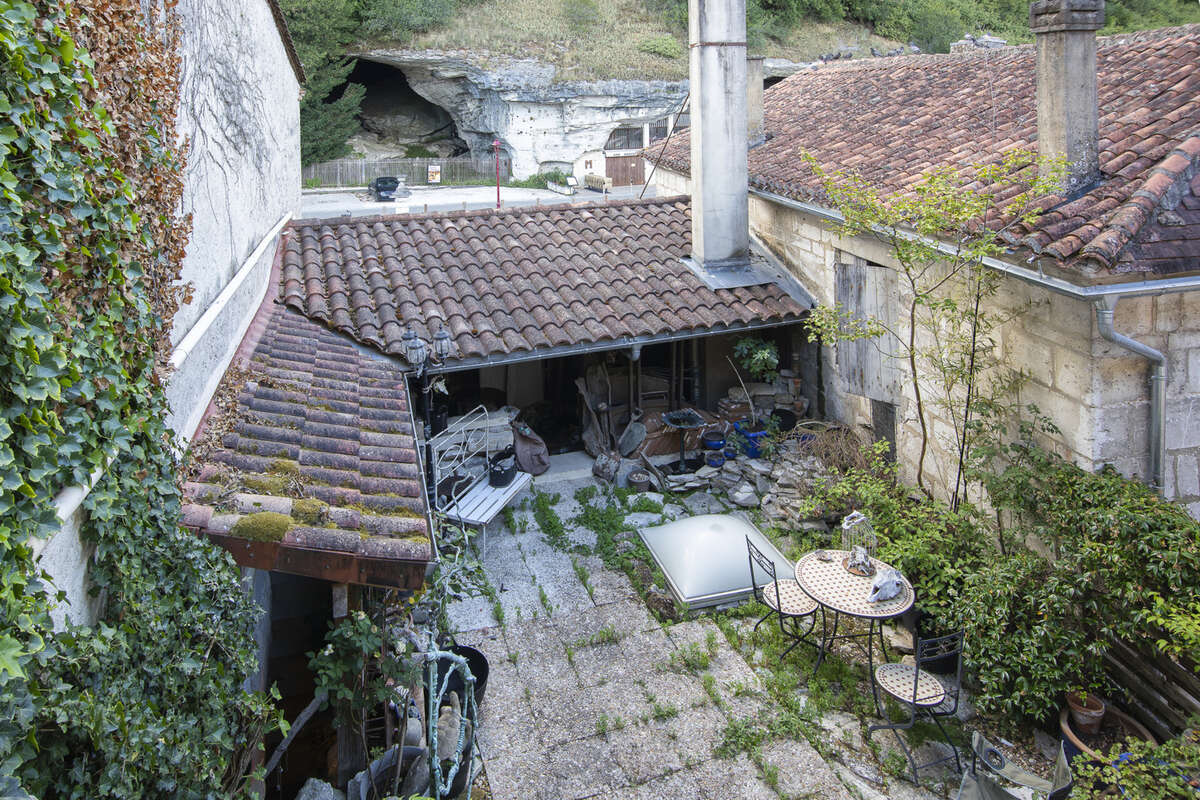 Immeuble en plein cœur de Brantome en Périgord, 8 pièces, 4 chambres et une terrasse à l’étage d’environ 50 m2 - photo 8