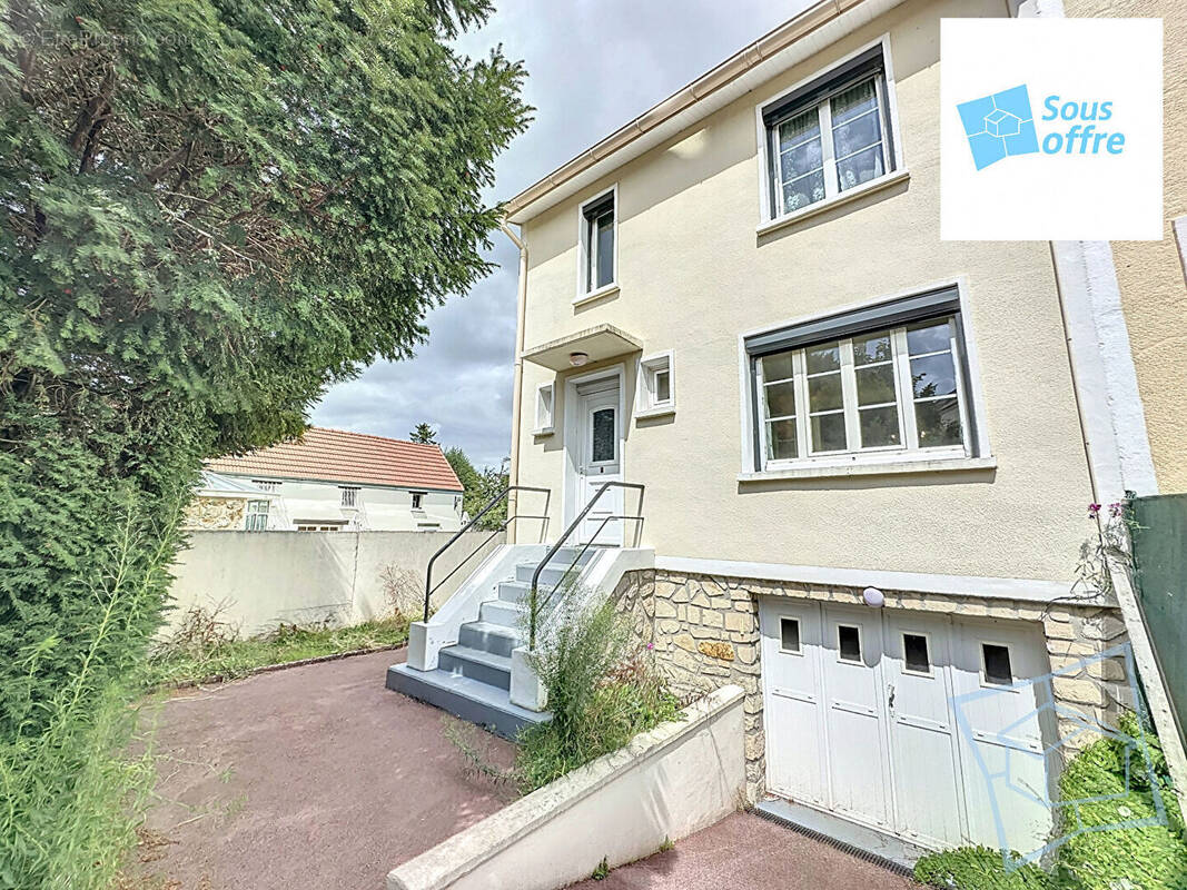 Maison à VOISINS-LE-BRETONNEUX