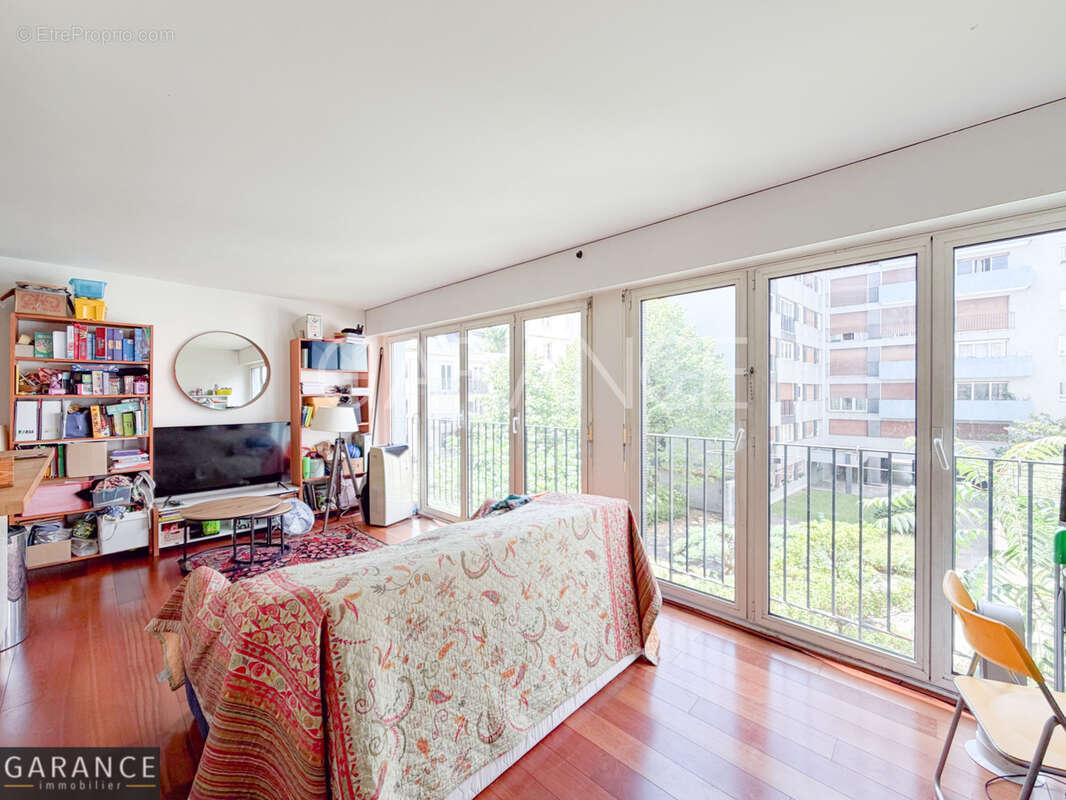Appartement à PARIS-14E