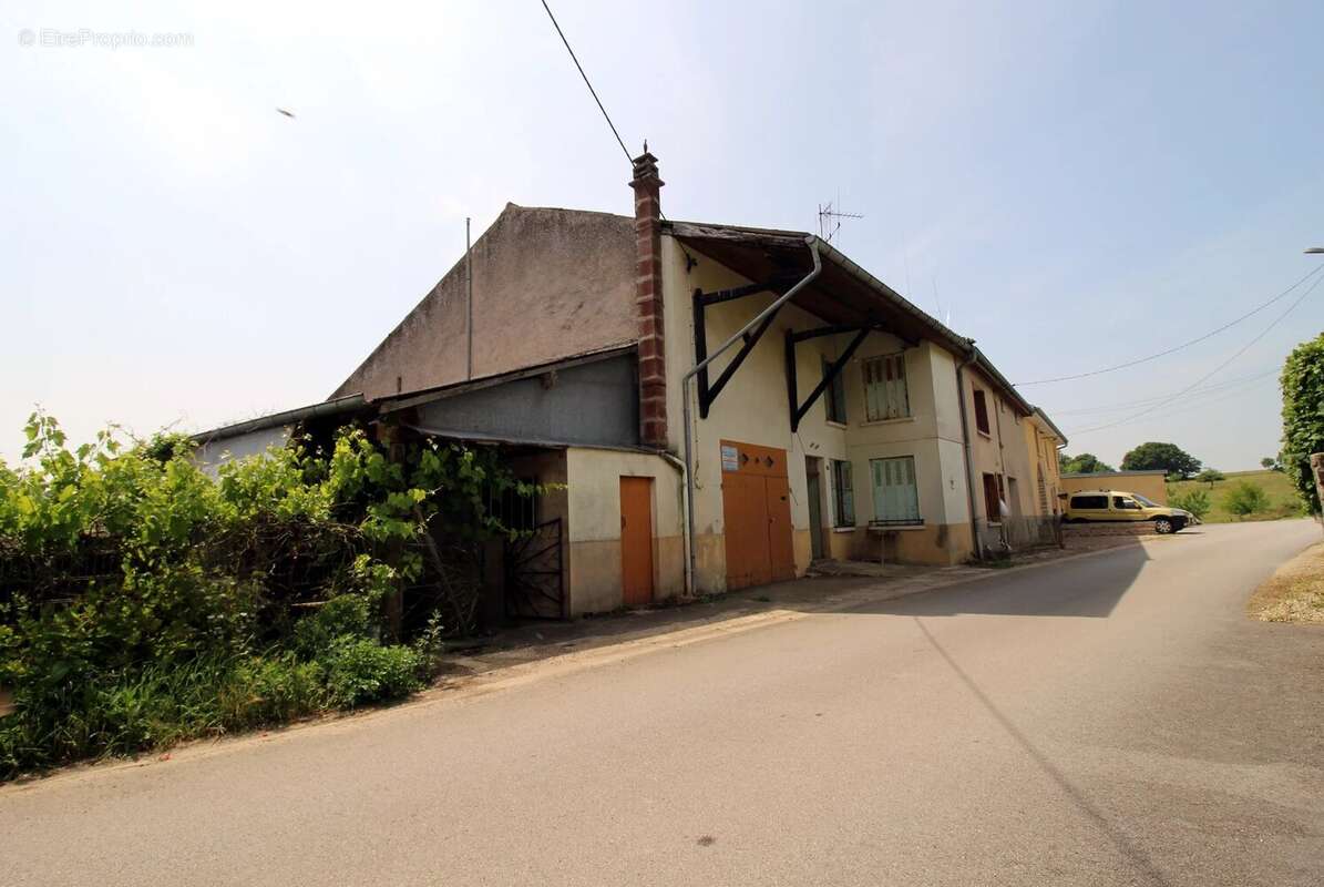 Maison à LES THONS
