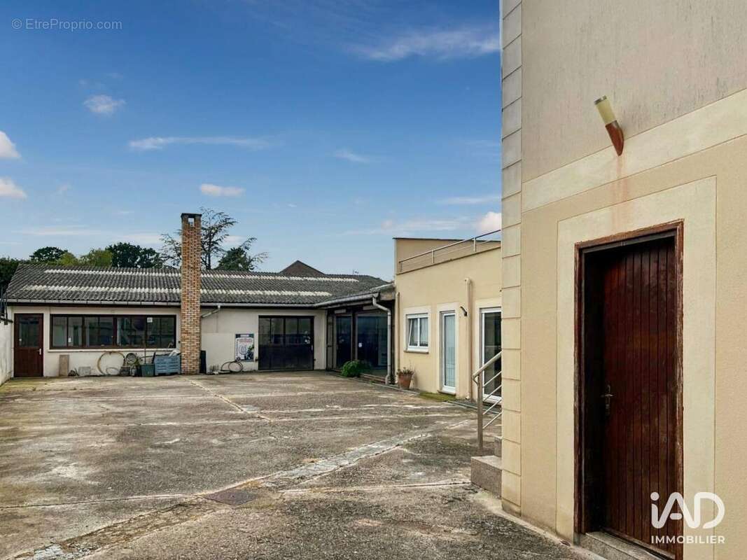 Photo 9 - Commerce à MOISSY-CRAMAYEL