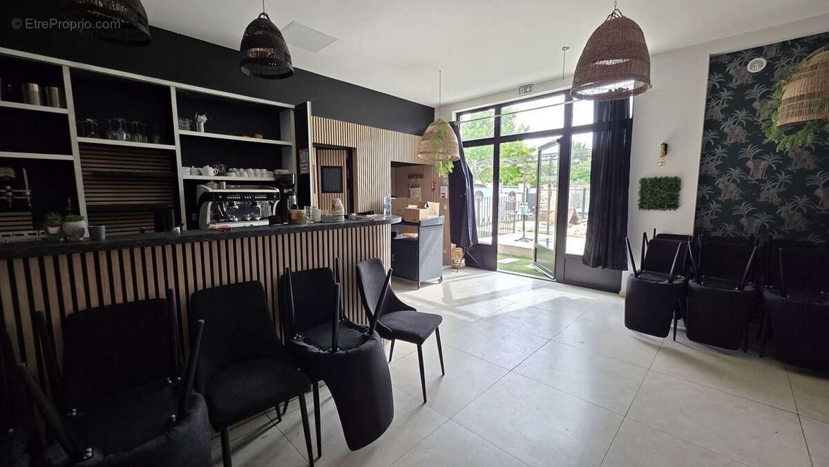 Commerce 120 m² à L'isle-Sur-La-Sorgue  - photo 2