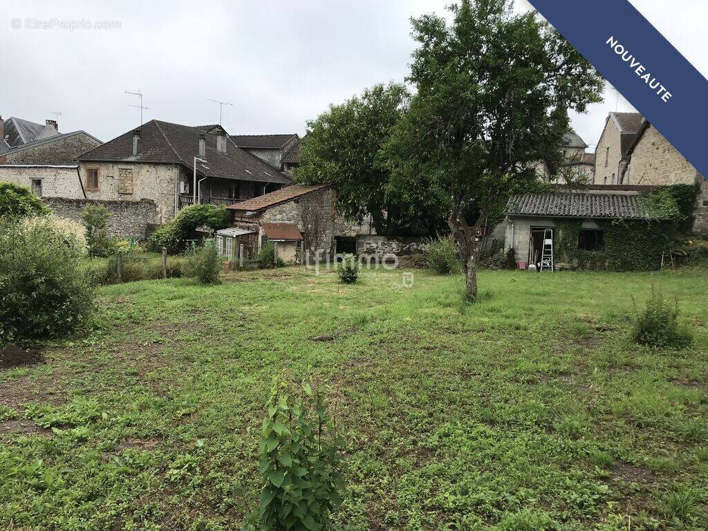 Maison à SAUVIAT-SUR-VIGE