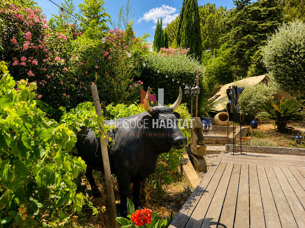 Villa  316 m2 hab. / terrain 1831 m2 - piscine - garage - photo 17