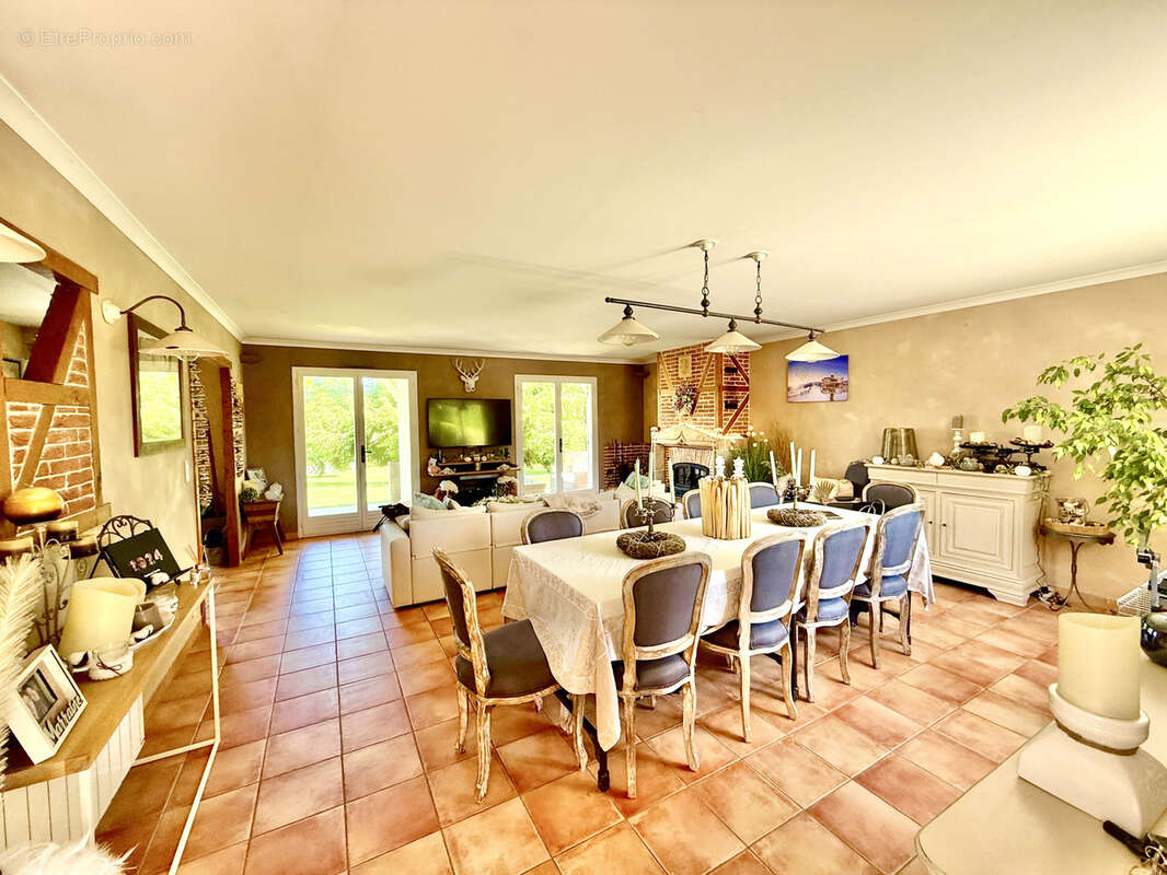 Maison à CRUZILLES-LES-MEPILLAT