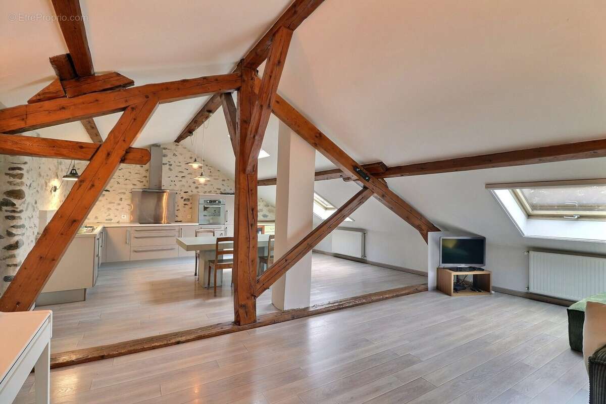 Maison à PREVESSIN-MOENS