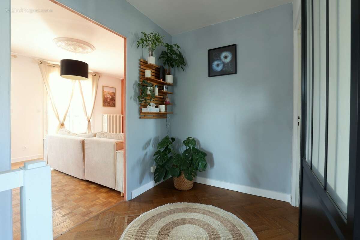 Maison à vendre 6 pièces avec garage en sous sol et jardin plat SAINT MARTIN SUR LE PRE (51) - photo 11