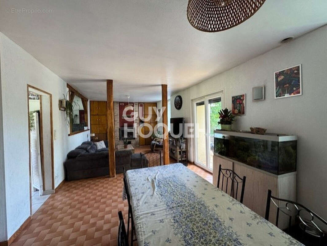 Maison à FAUX-FRESNAY