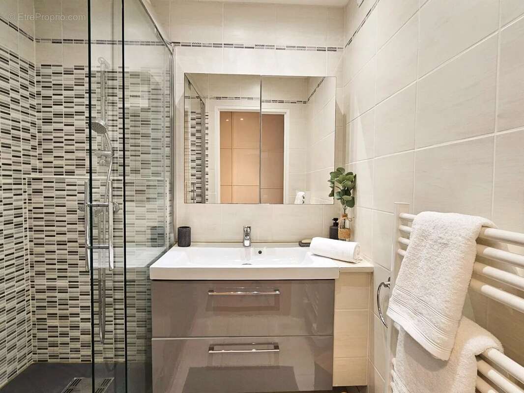 Appartement à ROQUEBRUNE-SUR-ARGENS