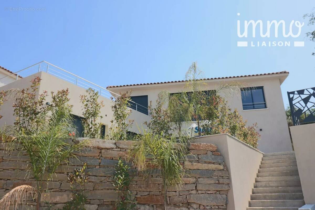 Maison à LE CASTELLET