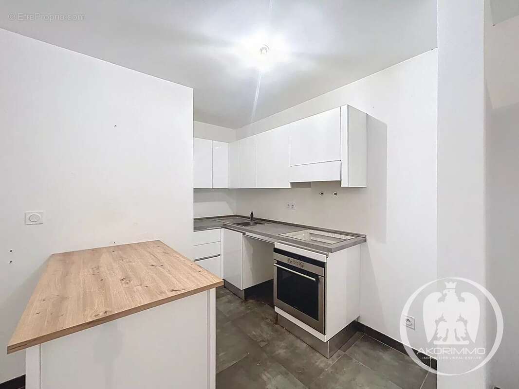 Appartement à SAINT-LAURENT-DU-VAR