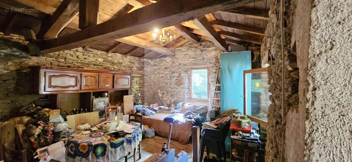 Maison à LE COLLET-DE-DEZE