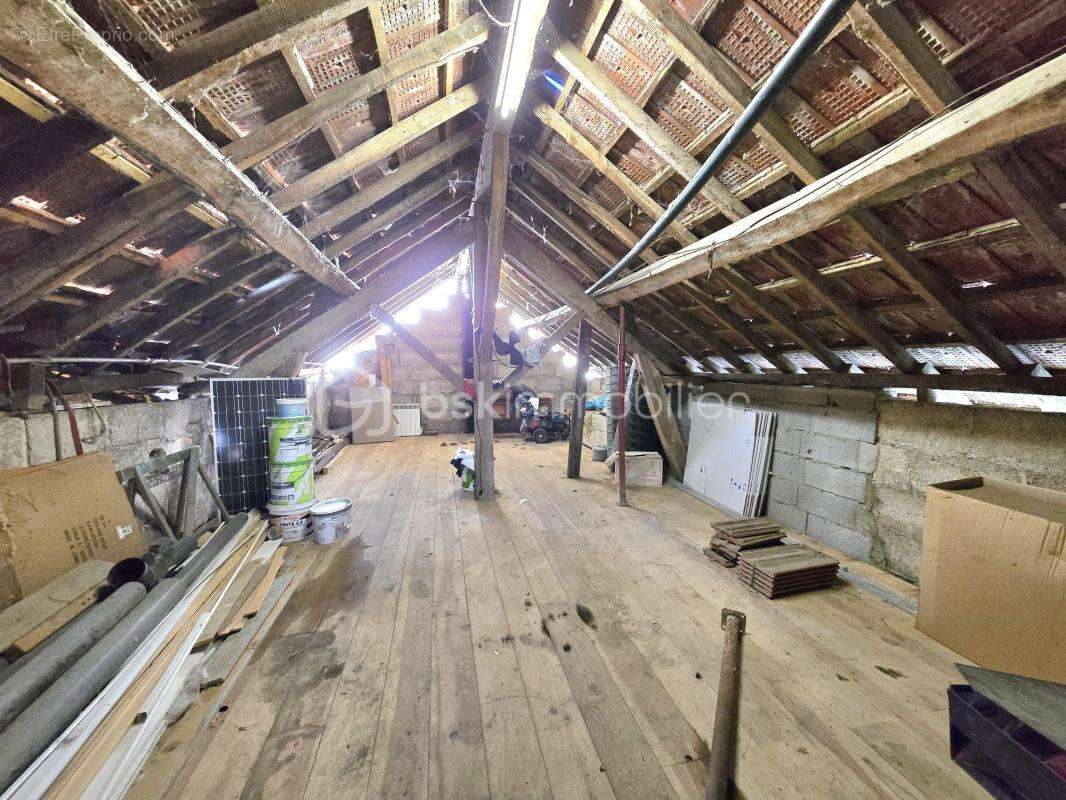 Maison avec dépendances + appartement indépendant – Vue dégagée sur la Chaîne du Livradois-Forez – Impasse – Limons (63290) - photo 12