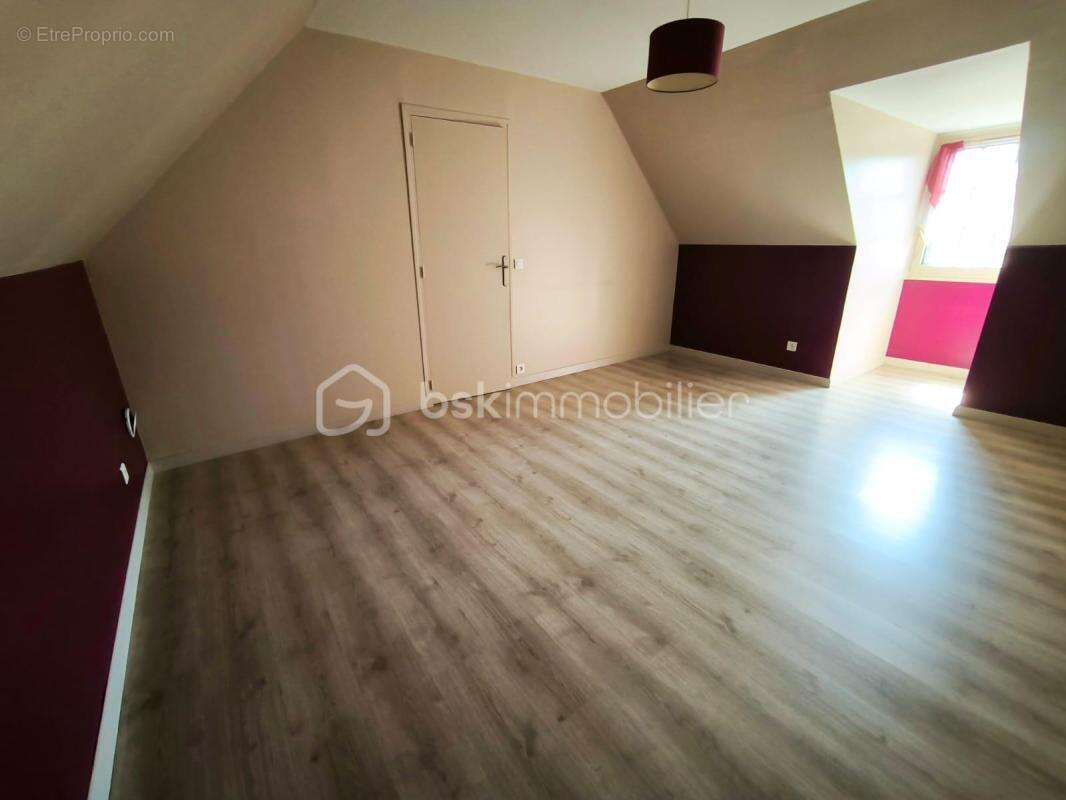 NOUVEAU PRIX – Maison familiale, volumes et terrain arboré au rendez-vous - photo 16