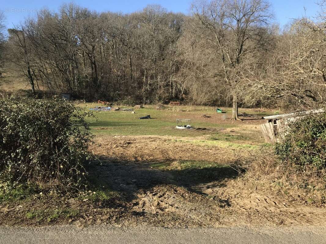 Terrain à BERBIGUIERES