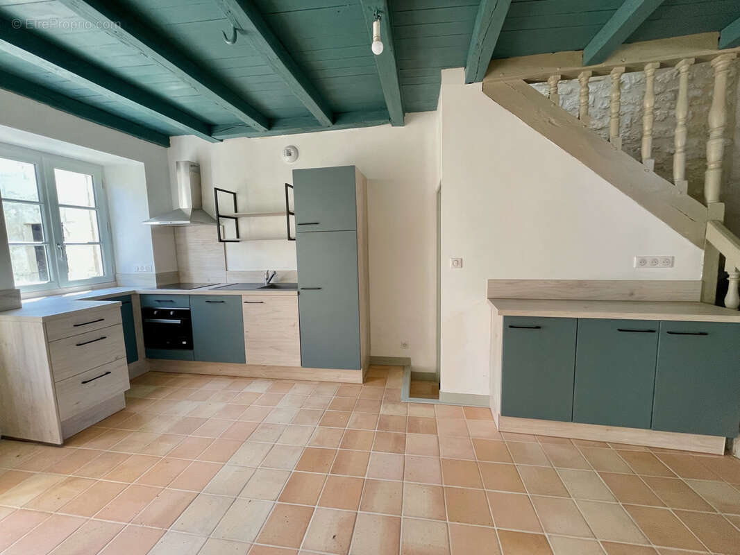 Maison à PORT-D&#039;ENVAUX