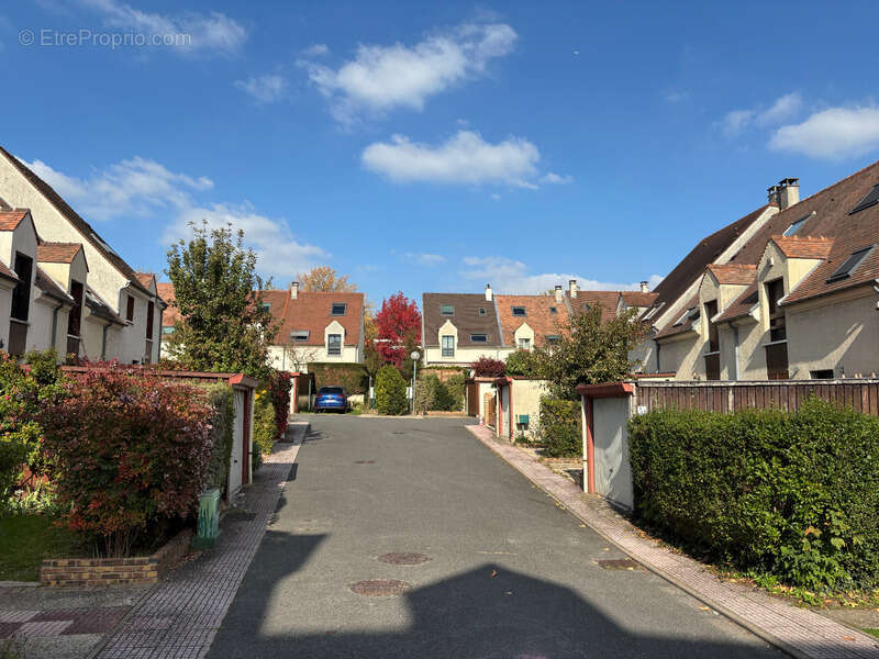 Maison à VERRIERES-LE-BUISSON