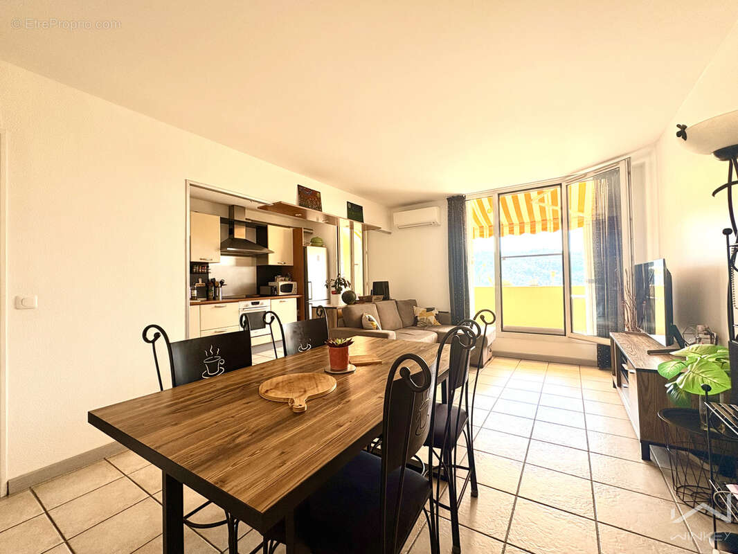 Appartement à CARROS
