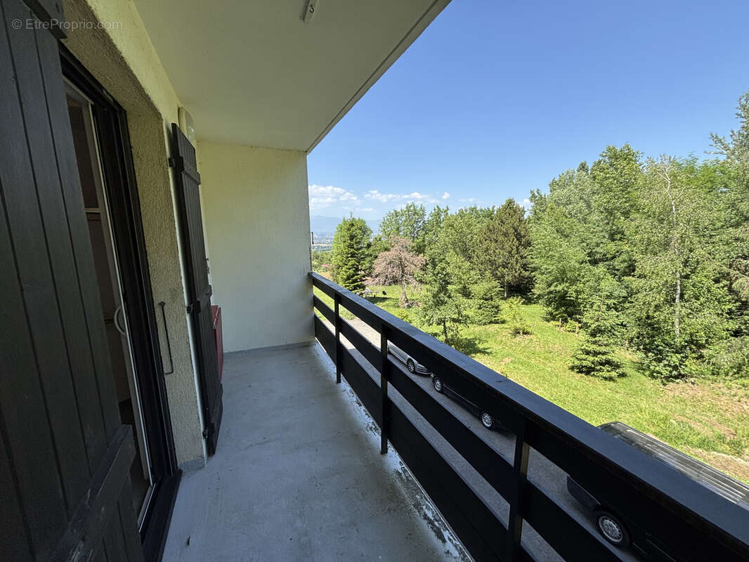 Appartement à COLLONGES-SOUS-SALEVE