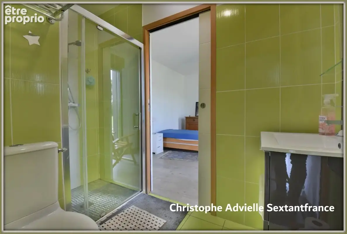 Villa d'architecte ossature bois, plain pied , 4 chambres , piscine, garage et atelier sur 1,6 Ha - photo 10