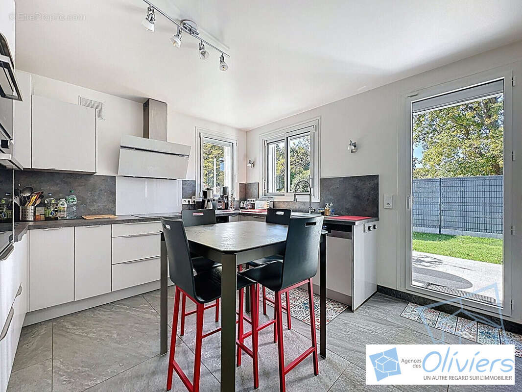 Maison à DAMPIERRE-EN-YVELINES