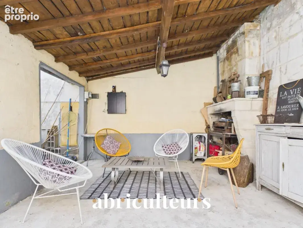 Maison de ville de 90 m² avec cour en vente à Saintes (17100) - photo 4