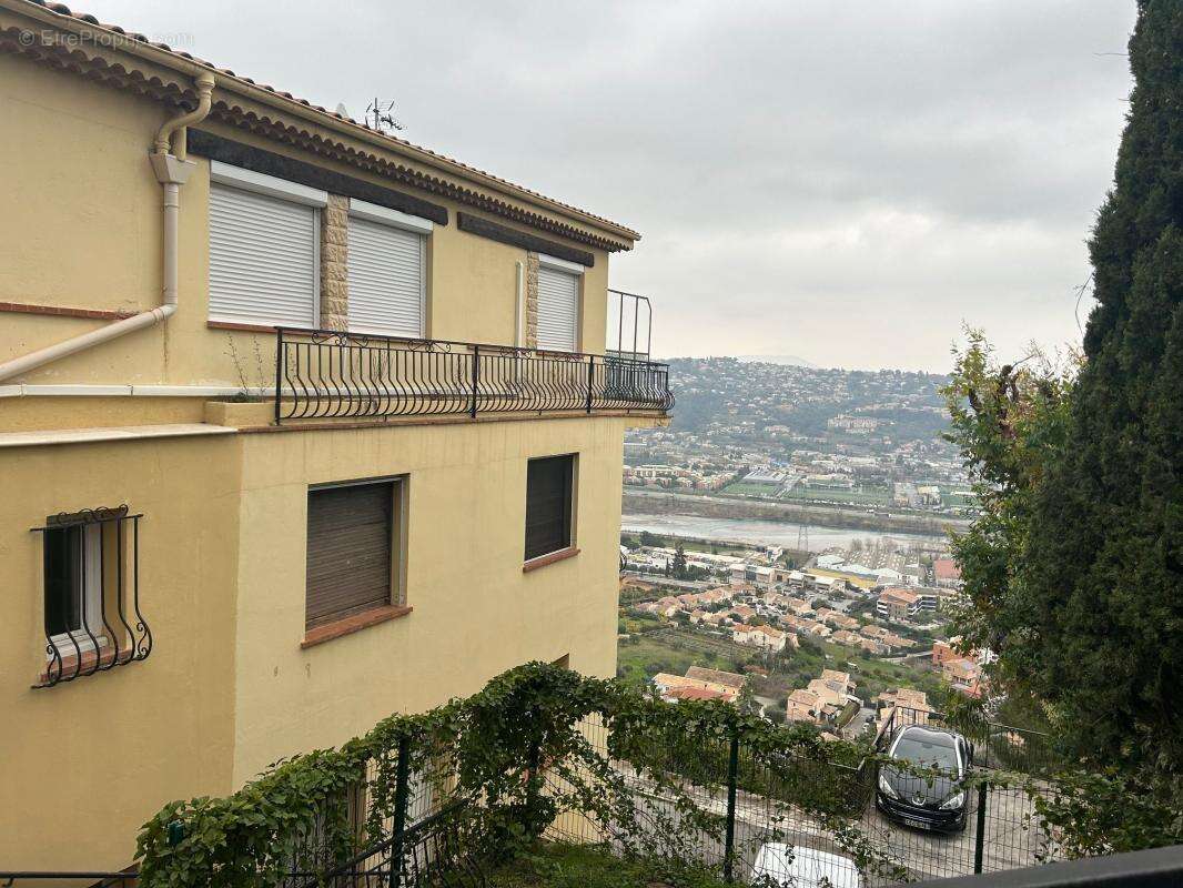 Maison à SAINT-LAURENT-DU-VAR