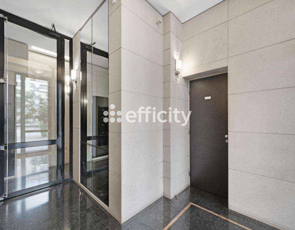 Appartement à COURBEVOIE