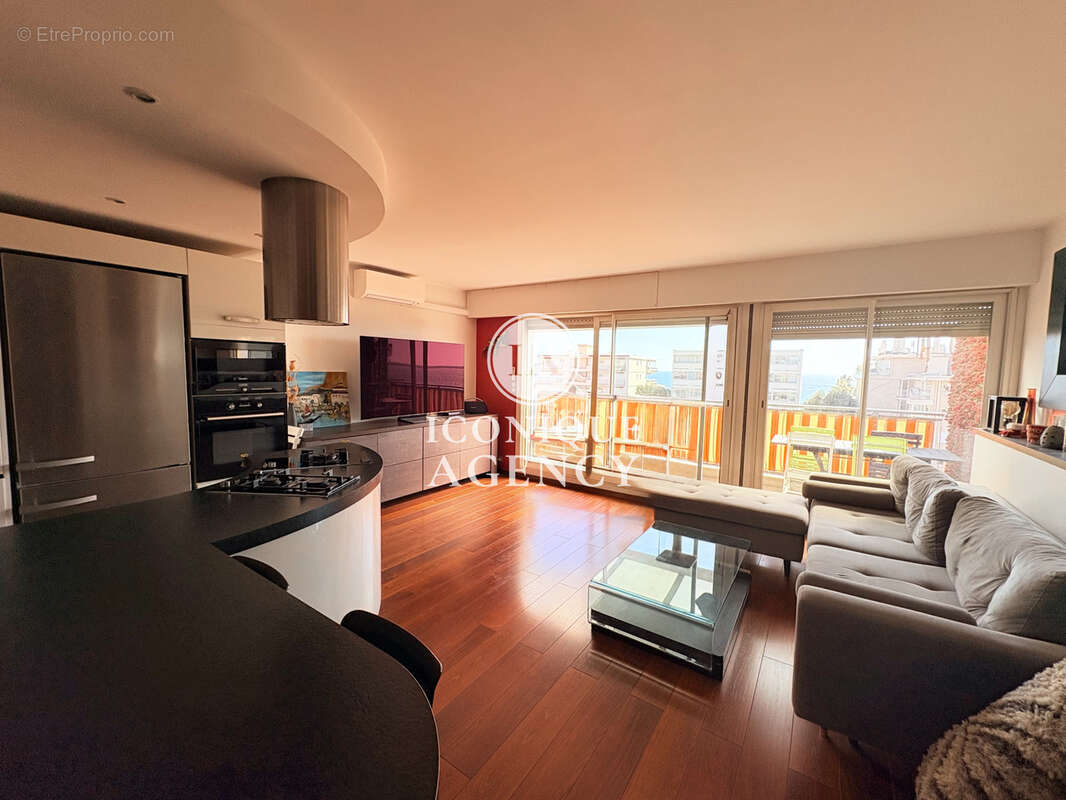 Appartement à VALLAURIS