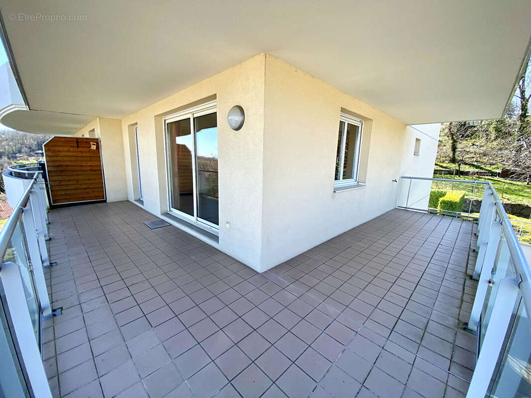 CHAMALIÈRES LIMITE ROYAT / Appartement d'exception à vendre dans un secteur prisé, avec vues dégagées, terrasses et stationnemen - photo 5