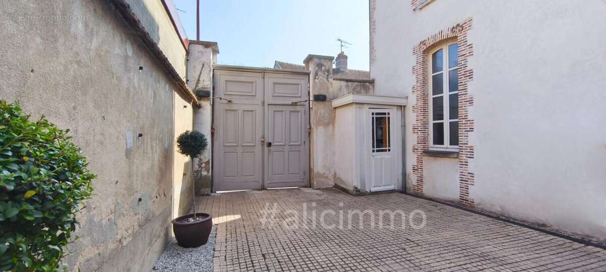 Ensemble immobilier Sézanne 14 pièces 334 m2 - photo 18