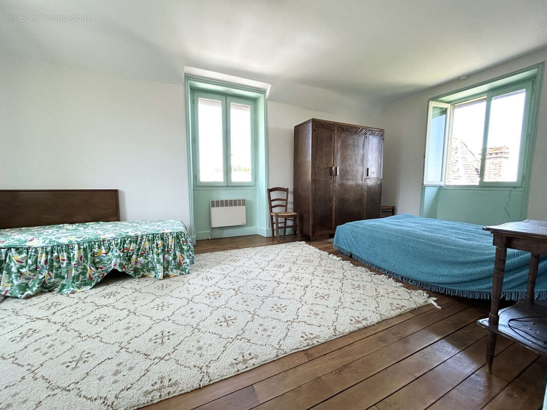 Maison à BRIGNAC-LA-PLAINE