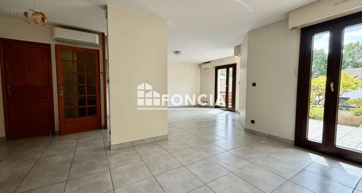 Saint-Apollinaire, très agréable et spacieuse appartement-maison jumelée sur 3 niveaux avec terrasse et jardinet - photo 3