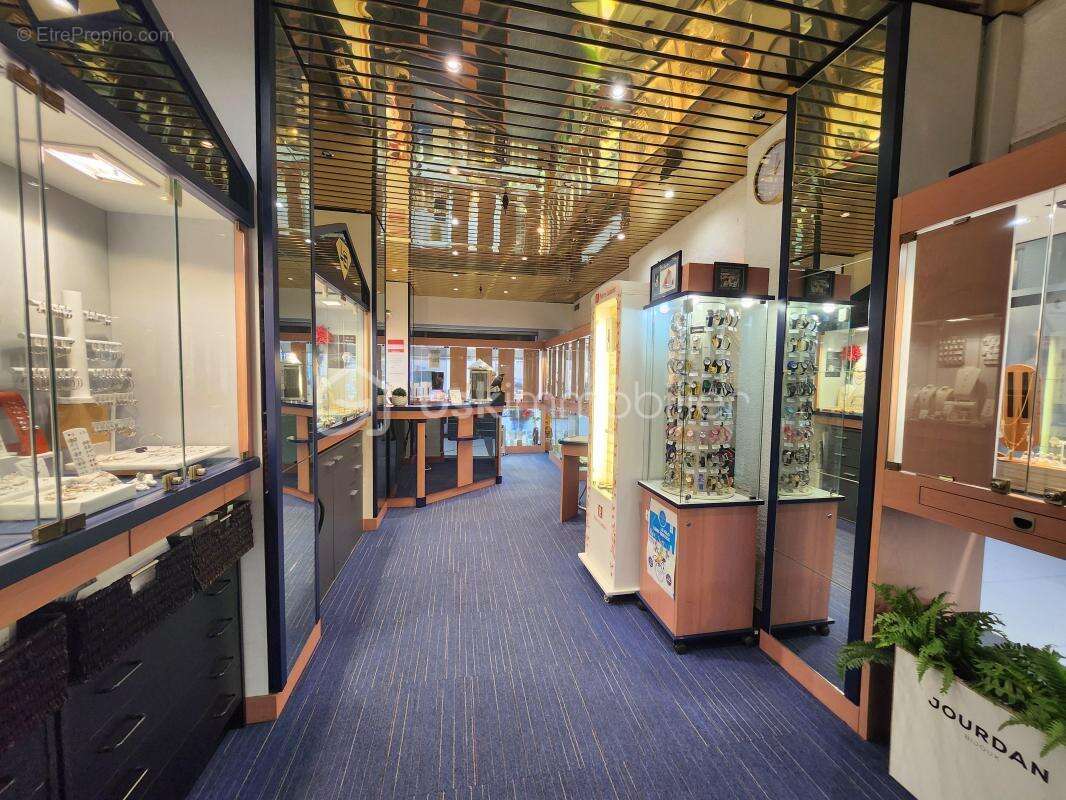 Fonds de commerce d'une bijouterie centre ville d'Auray - photo 8