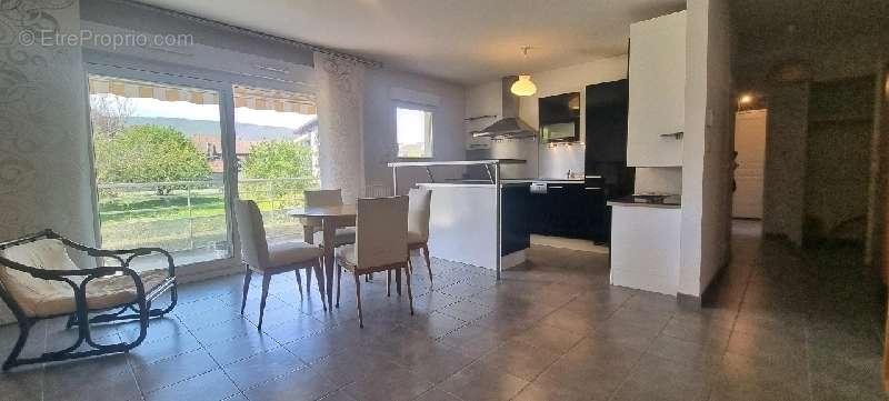 Appartement à REIGNIER